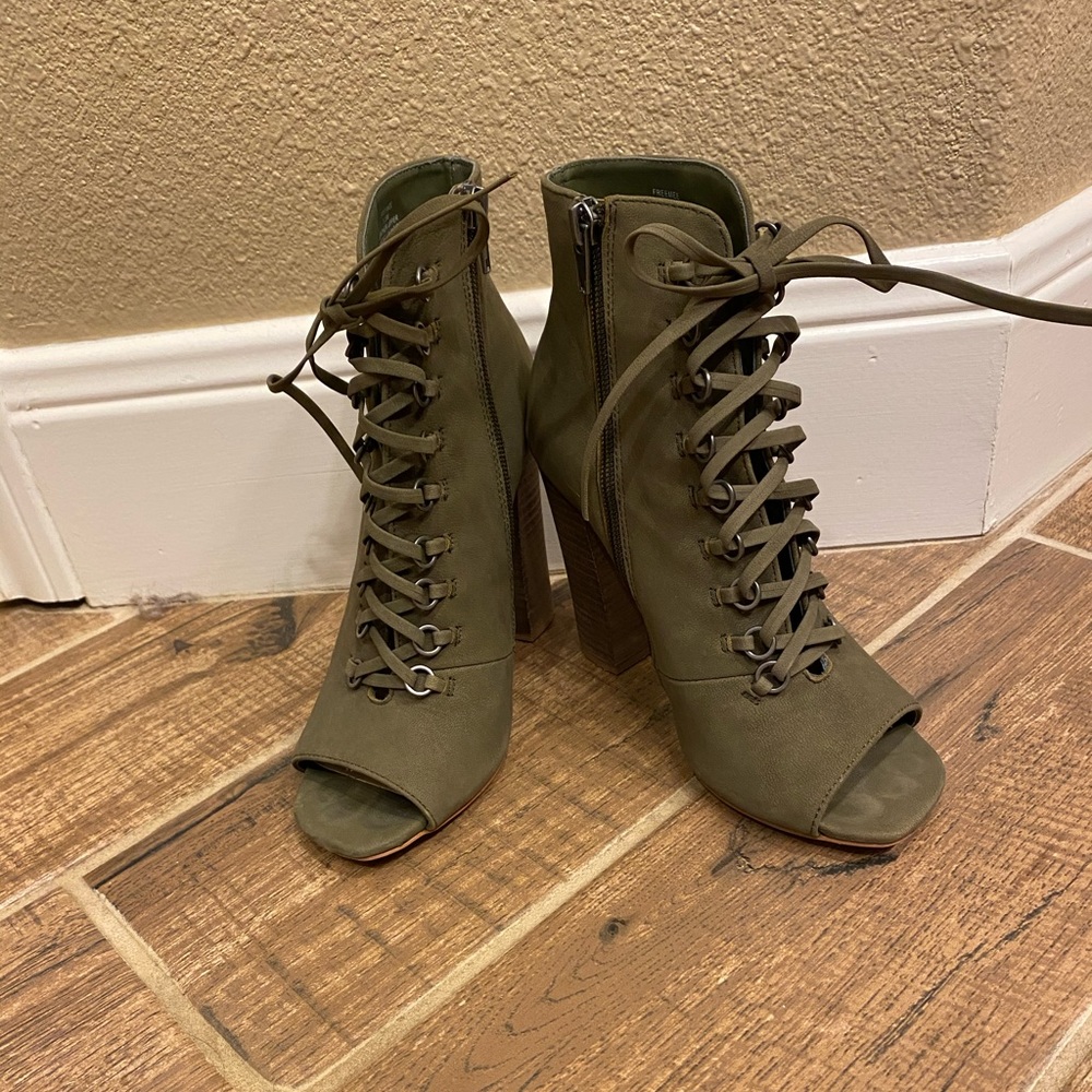 Steve Madden Lace up heel booties